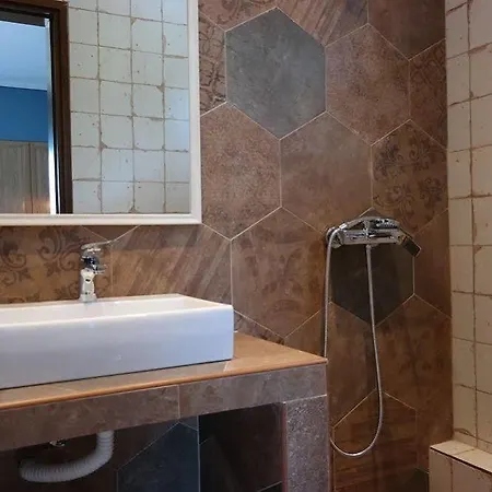 Hotel Gyalos Beach Front 3*