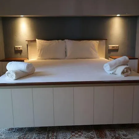 Hotel Gyalos Beach Front 3*